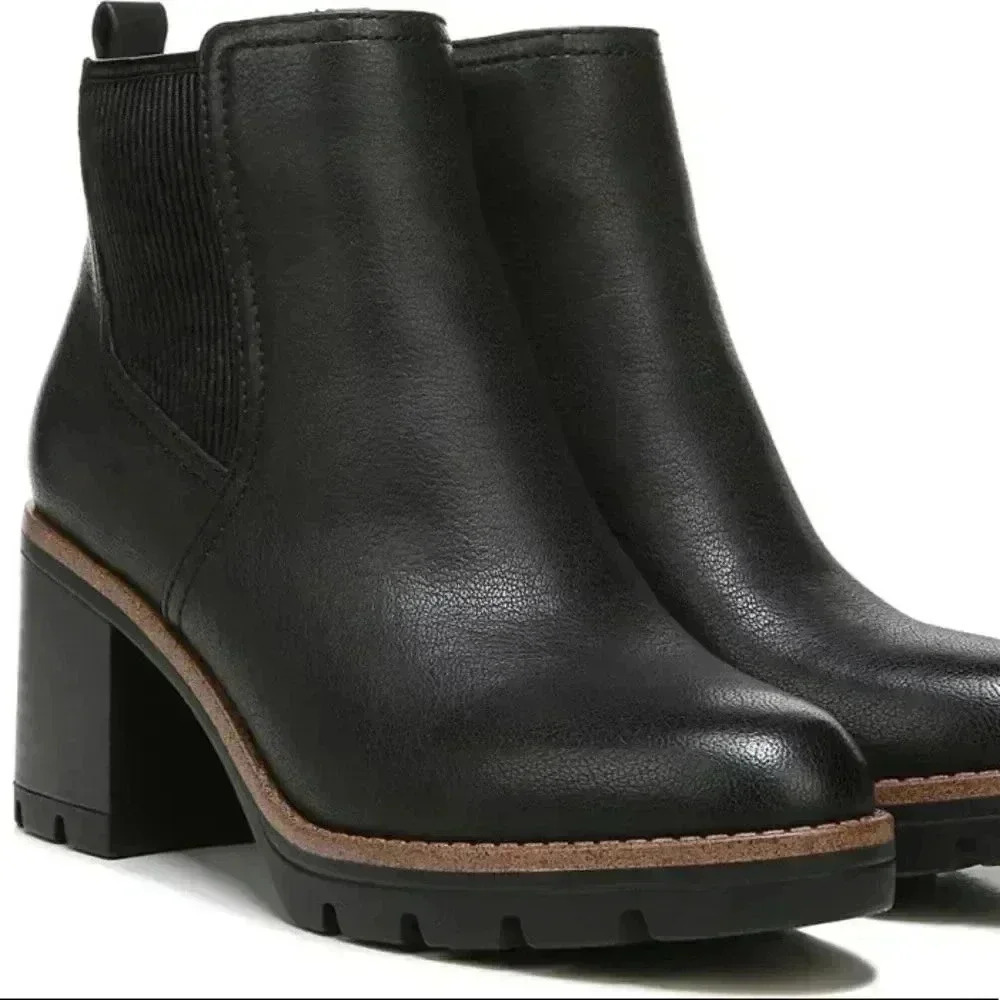 NWOT Naturalizer Madalynn Gore Booties